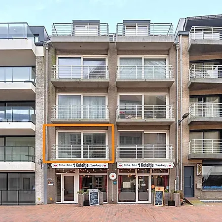 Close To The Seafront Hotel